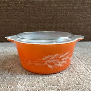 PYREX Autumn Harvest Wheat 1.5 Qt Bowl Orange Casserole Clear Lid 475-C Vintage